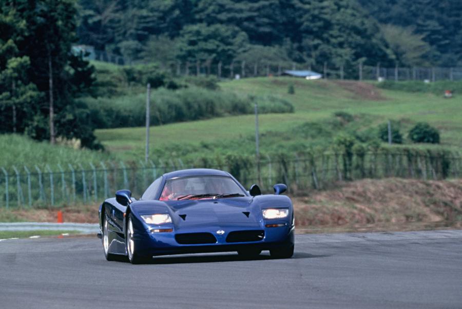  Nissan R390 GT1 Road Version 1998 года  (фото 2 из 19)